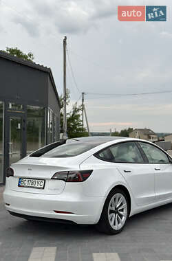 Седан Tesla Model 3 2022 в 
