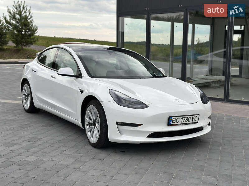 Седан Tesla Model 3 2022 в Мостиске