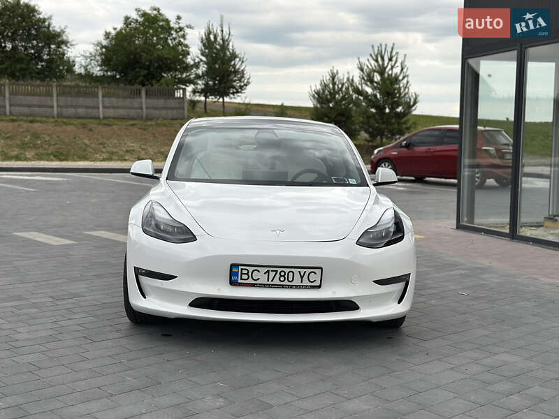 Седан Tesla Model 3 2022 в Мостиске