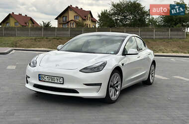 Седан Tesla Model 3 2022 в 