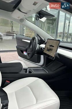 Седан Tesla Model 3 2022 в 