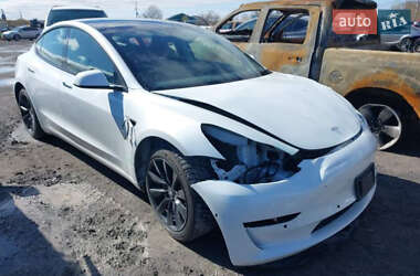 Седан Tesla Model 3 2021 в 