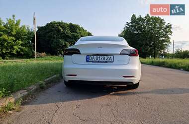 Седан Tesla Model 3 2019 в 