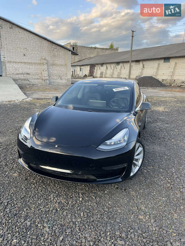 Седан Tesla Model 3 2019 в 