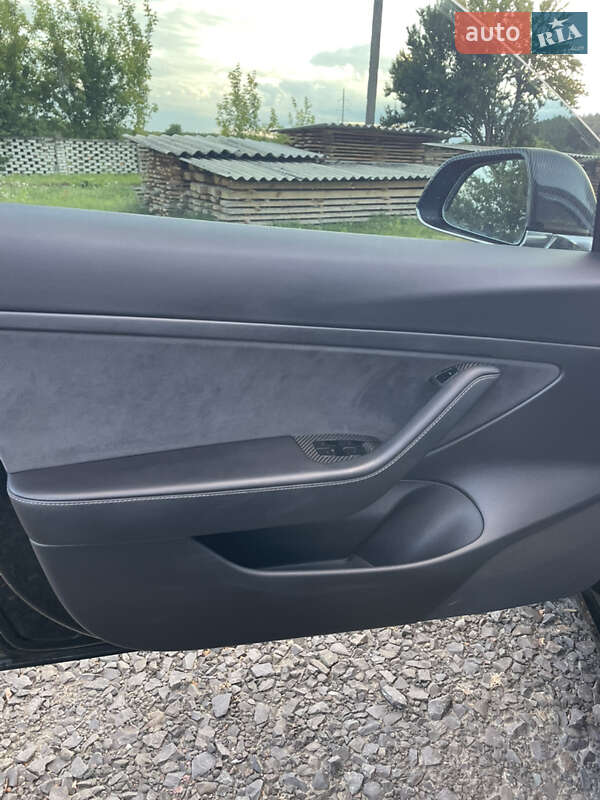 Седан Tesla Model 3 2019 в Луцке