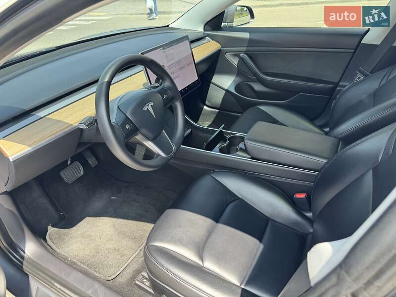 Седан Tesla Model 3 2020 в Луцке