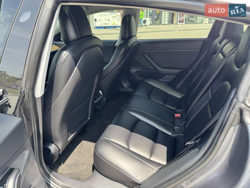Седан Tesla Model 3 2020 в Луцке