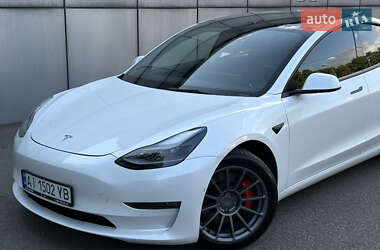 Седан Tesla Model 3 2022 в 