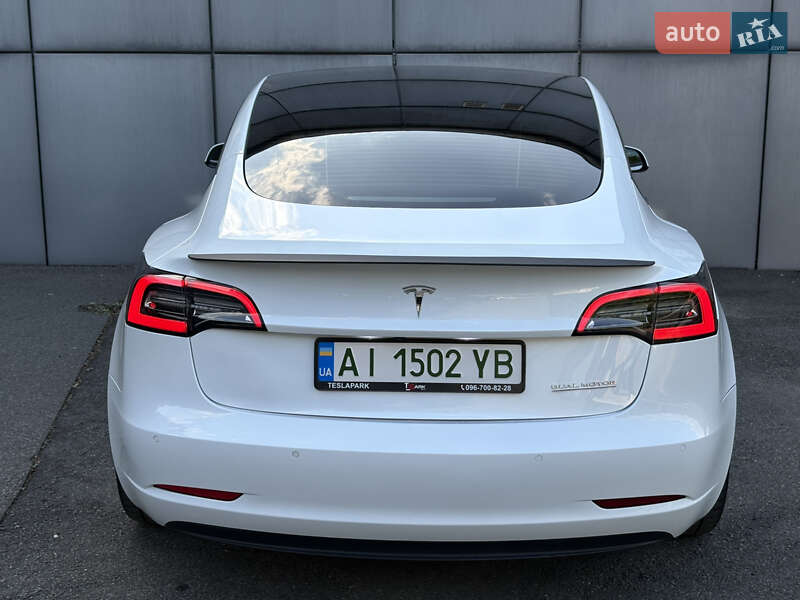 Седан Tesla Model 3 2022 в Києві