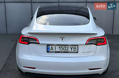Седан Tesla Model 3 2022 в 