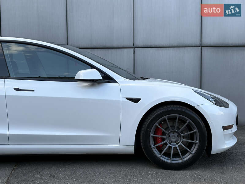 Седан Tesla Model 3 2022 в Києві