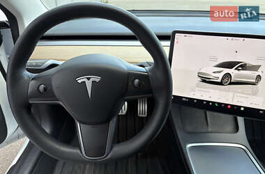 Седан Tesla Model 3 2022 в 