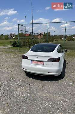 Седан Tesla Model 3 2023 в 