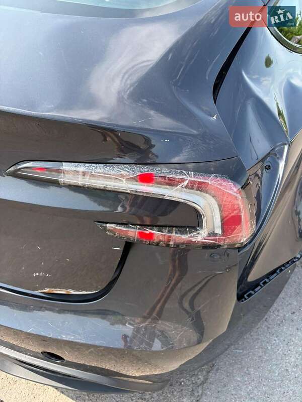 Седан Tesla Model 3 2024 в Ровно