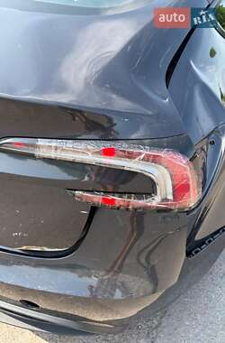 Седан Tesla Model 3 2024 в 
