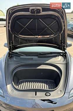 Седан Tesla Model 3 2024 в 