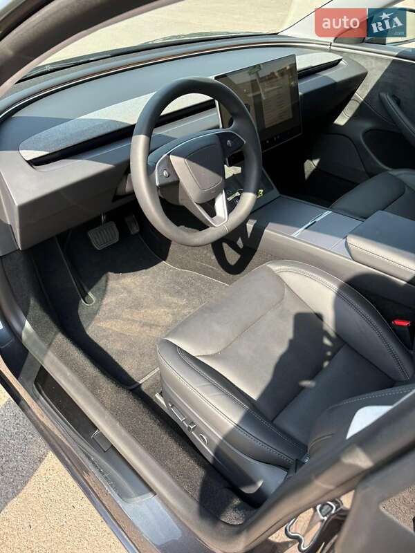 Седан Tesla Model 3 2024 в Ровно
