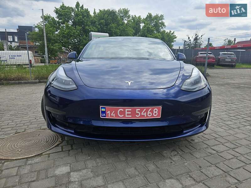 Седан Tesla Model 3 2022 в 