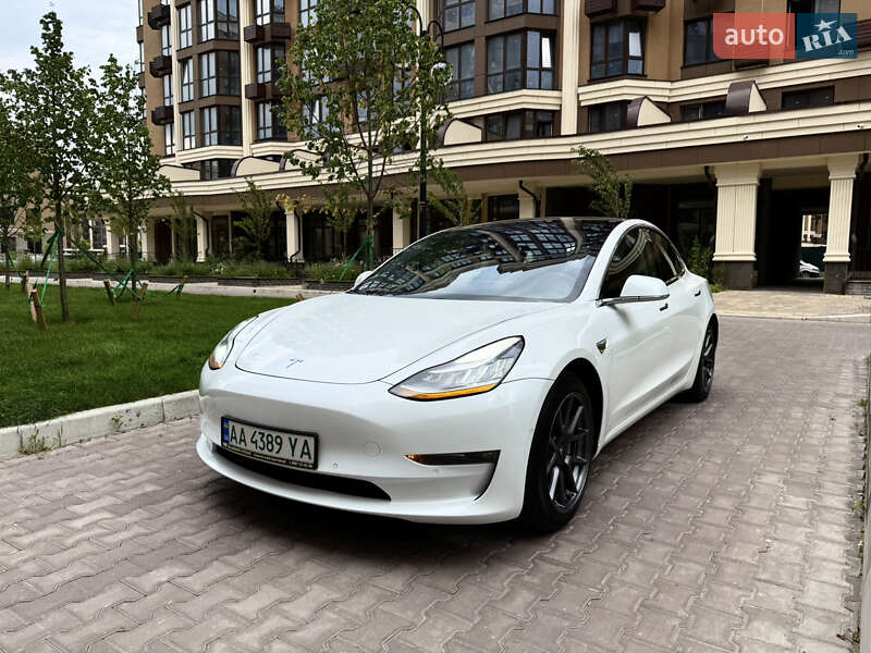 Седан Tesla Model 3 2019 в 