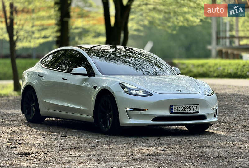 Седан Tesla Model 3 2022 в Львове