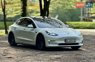 Седан Tesla Model 3 2022 в 