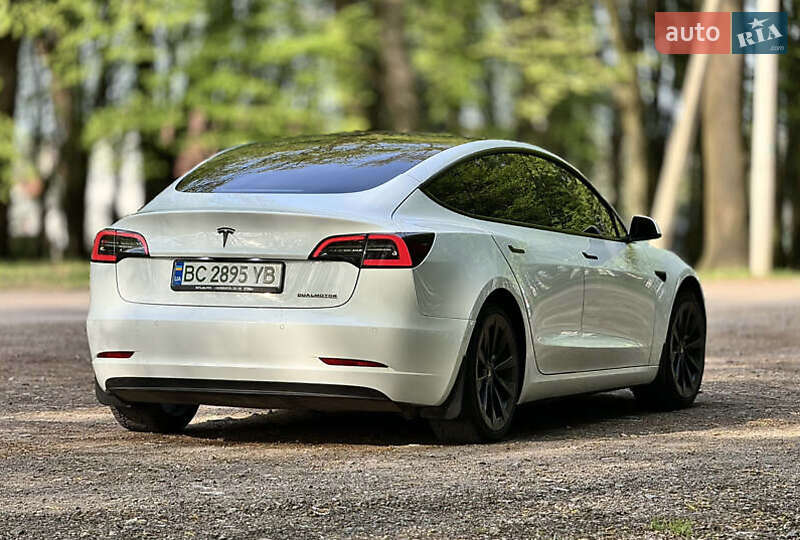 Седан Tesla Model 3 2022 в Львове