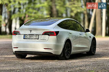 Седан Tesla Model 3 2022 в 