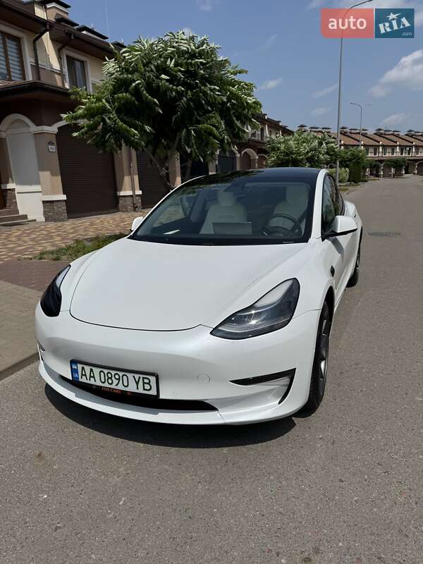 Седан Tesla Model 3 2021 в 