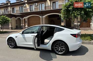 Седан Tesla Model 3 2021 в 