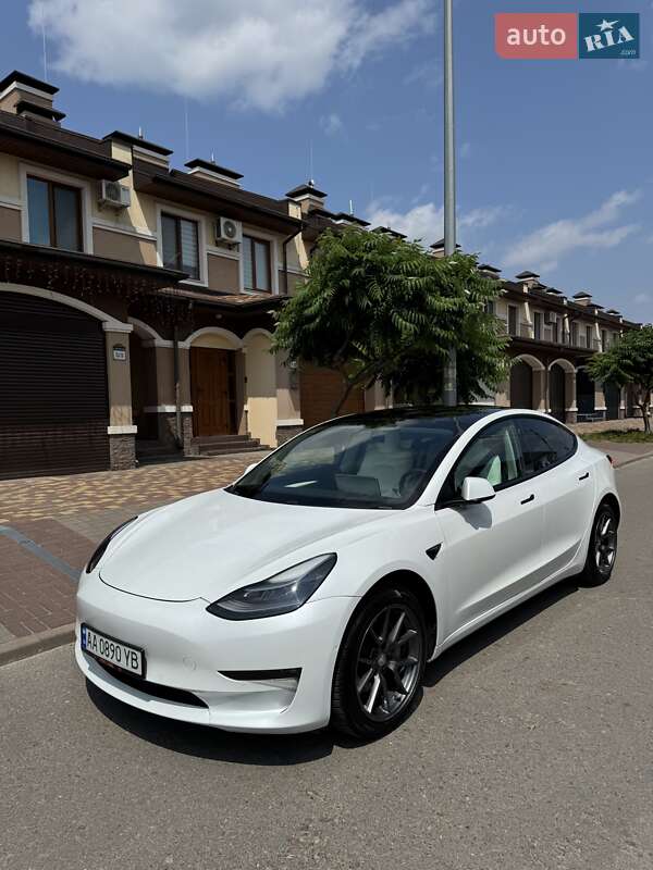 Седан Tesla Model 3 2021 в Броварах