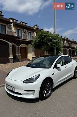 Седан Tesla Model 3 2021 в 