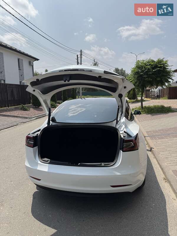 Седан Tesla Model 3 2021 в Броварах