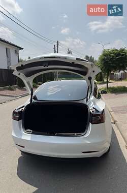 Седан Tesla Model 3 2021 в 