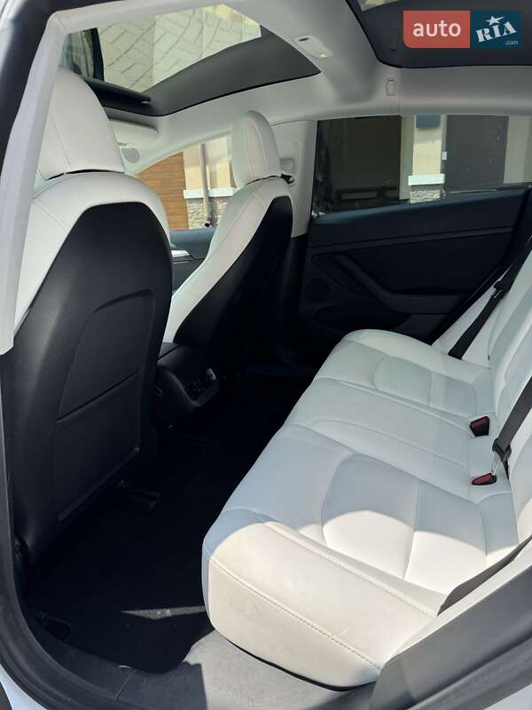 Седан Tesla Model 3 2021 в Броварах