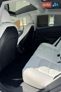 Седан Tesla Model 3 2021 в 