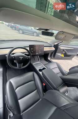 Седан Tesla Model 3 2022 в 