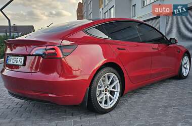 Седан Tesla Model 3 2021 в 