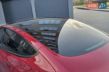 Седан Tesla Model 3 2021 в 