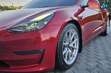 Седан Tesla Model 3 2021 в 