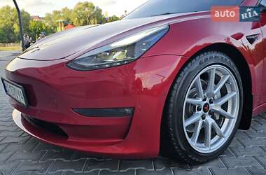 Седан Tesla Model 3 2021 в 
