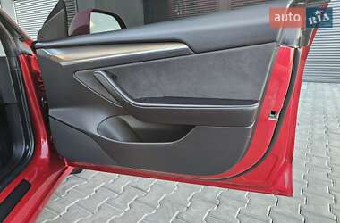 Седан Tesla Model 3 2021 в 