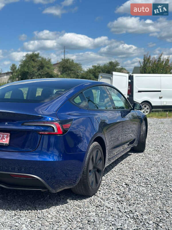 Седан Tesla Model 3 2024 в Дубно