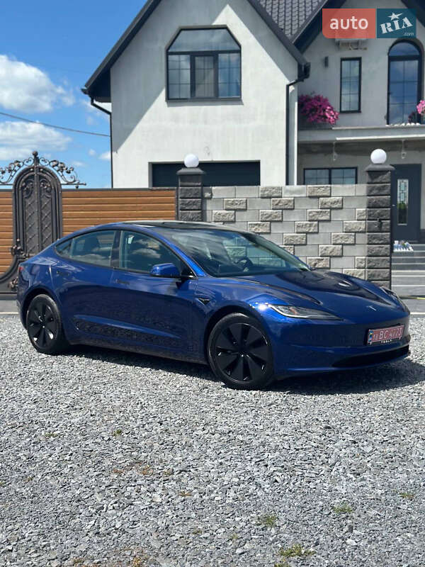 Седан Tesla Model 3 2024 в 