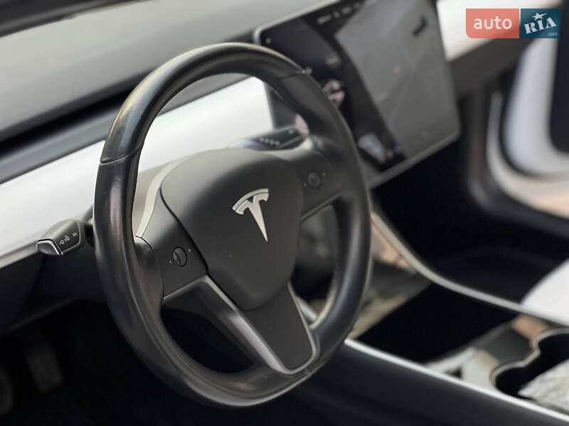 Седан Tesla Model 3 2019 в Ивано-Франковске