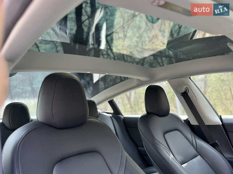Седан Tesla Model 3 2022 в Дніпрі