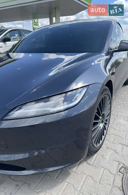 Седан Tesla Model 3 2024 в 