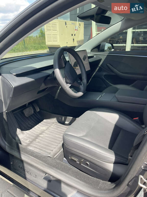 Седан Tesla Model 3 2024 в Буче