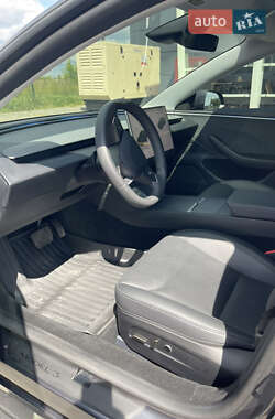 Седан Tesla Model 3 2024 в 