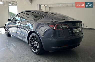 Седан Tesla Model 3 2023 в 