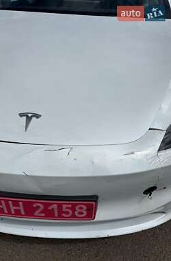 Седан Tesla Model 3 2024 в 